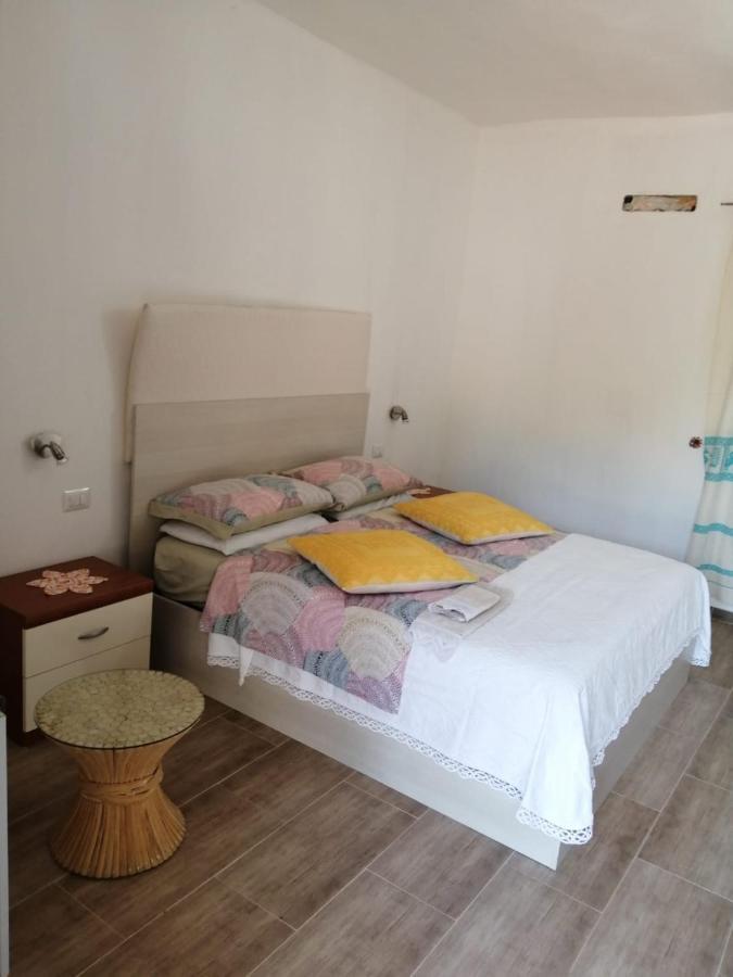 Elia'S House Bed & Breakfast Padru Luaran gambar